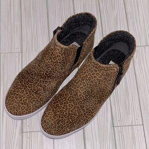 Clark’s Pawley Adwin Leopard Print Zip Up Sneakers, 8.5, EUC